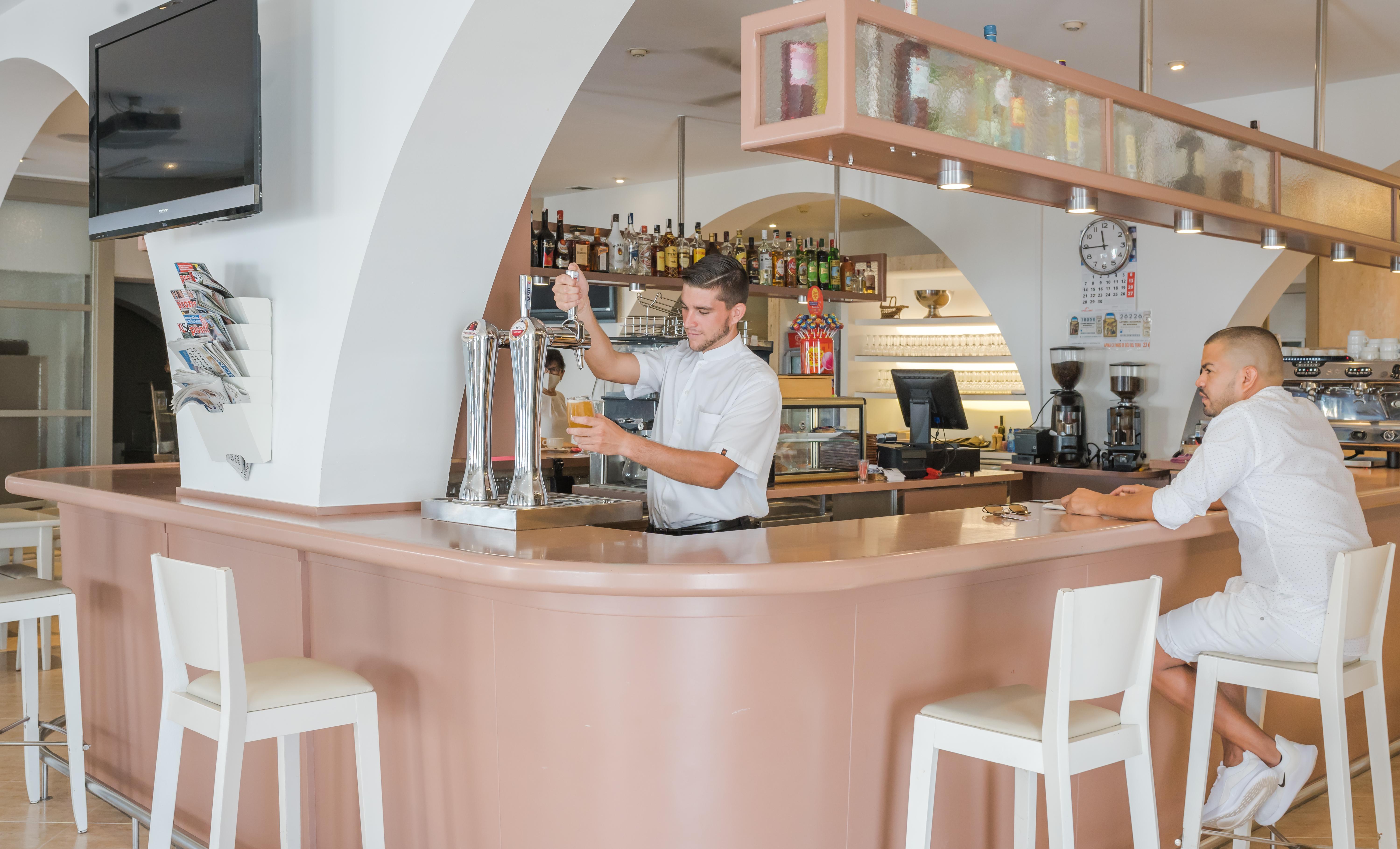 Jeni & Restaurant Hotel 3*